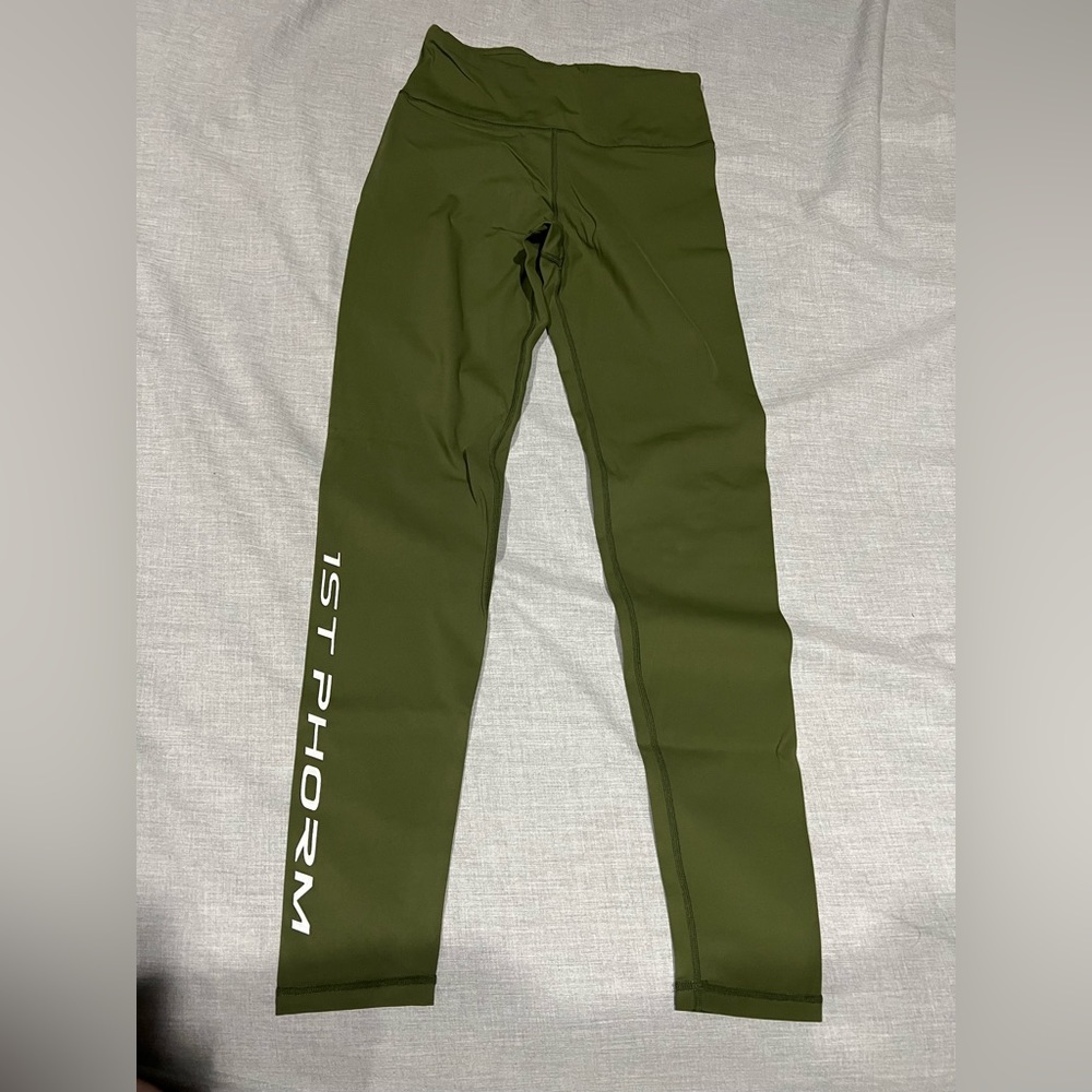 Silky smooth 1st Phorm Leggings. In great condition.
